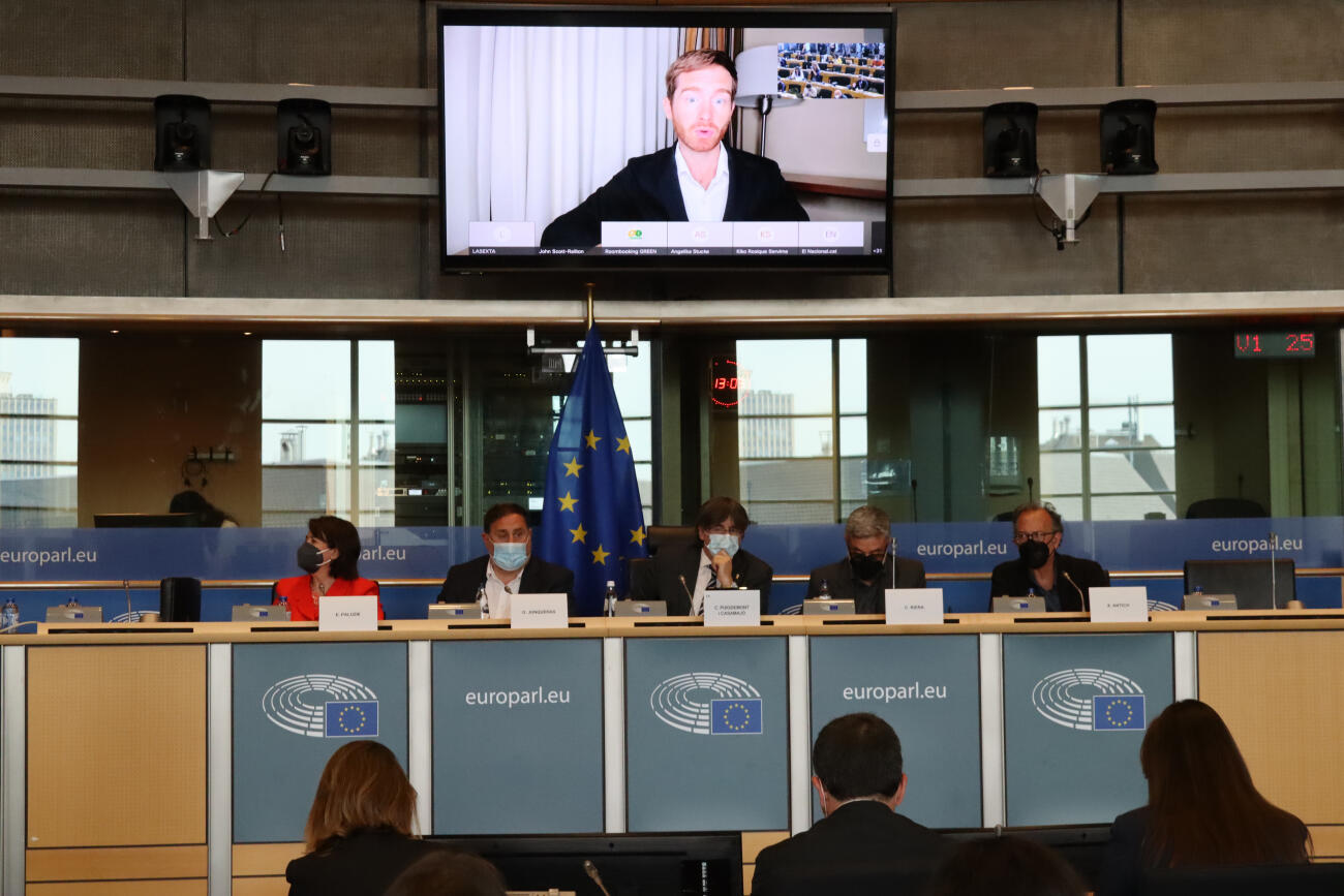 El director de Citizen Lab, Ronald Deibert, a la conferència de premsa sobre el Catalangate a Brussel·les