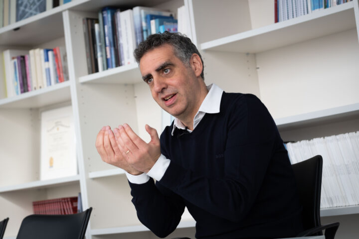 Manel Esteller, ahir a l'Institut de Recerca contra la Leucèmia Josep Carreras, amb seu a Badalona (Foto: Adiva Koenigsbnerg)