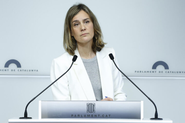 La líder dels comuns, Jéssica Albiach, en una roda de premsa ahir al parlament (EFE / Quique García)