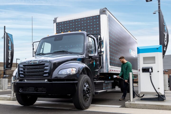 Ja hi ha molts fabricants de camions que ofereixen models elèctrics (imatge: Daimler).