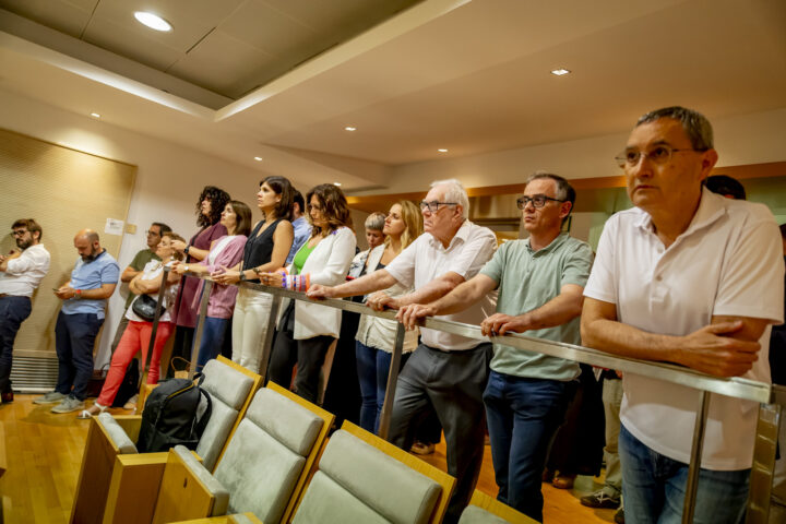 Dirigents i membres del govern d'ERC, ahir, en la roda de premsa de Sergi Sabrià (Fotografia: Albert Salamé)