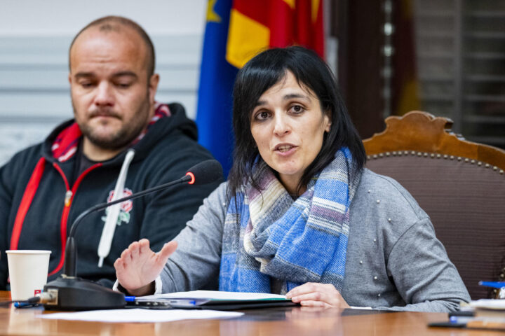 La batllessa de Ripoll, Sílvia Orriols, durant el ple de la moció de confiança (fotografia: EFE / Siu Wu).